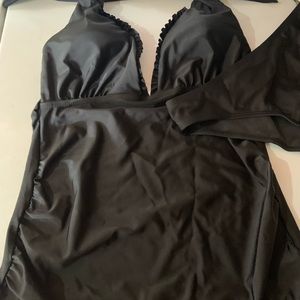 Women’s tankini bathing suit